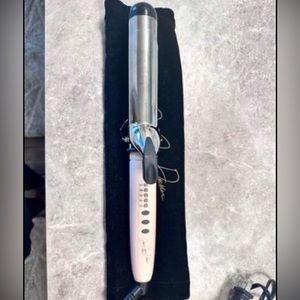 Jessie James Decker limited edition 1.5” curling iron- pink.